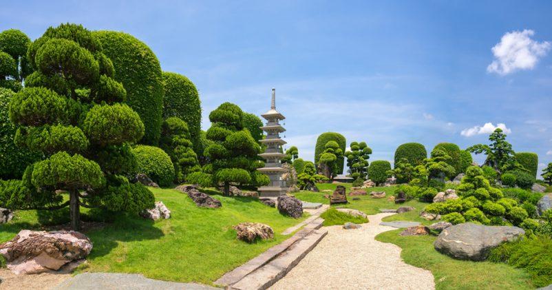 Cảnh quan ở Rin Rin Park được thực hiện bởi chính bàn tay của các nghệ nhân người Nhật, vì vậy triết lý vườn Nhật thể hiện rất rõ qua từng cành cây, viên sỏi